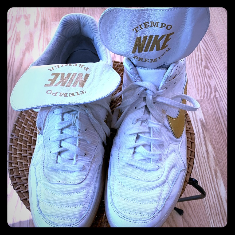 Men’s Nike Tiempo Premier high top shoes